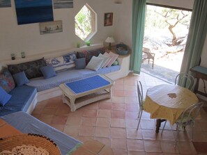 TV, DVD player, books, stereo