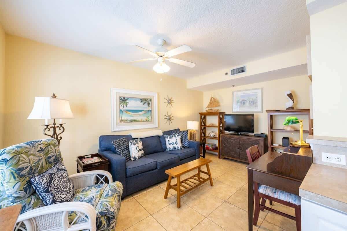 Télévision, livres, espaces bureaux