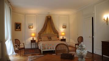 10 bedrooms, desk, iron/ironing board, free WiFi