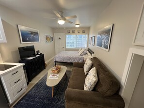 Iron/ironing board, free WiFi, bed sheets