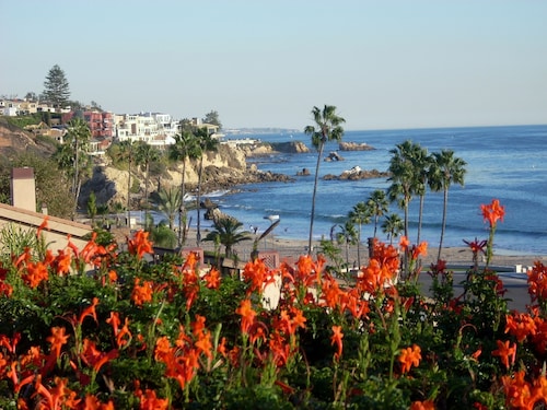  Private Studio Within Walking Distance to the Beach, Restaurants, & Shops