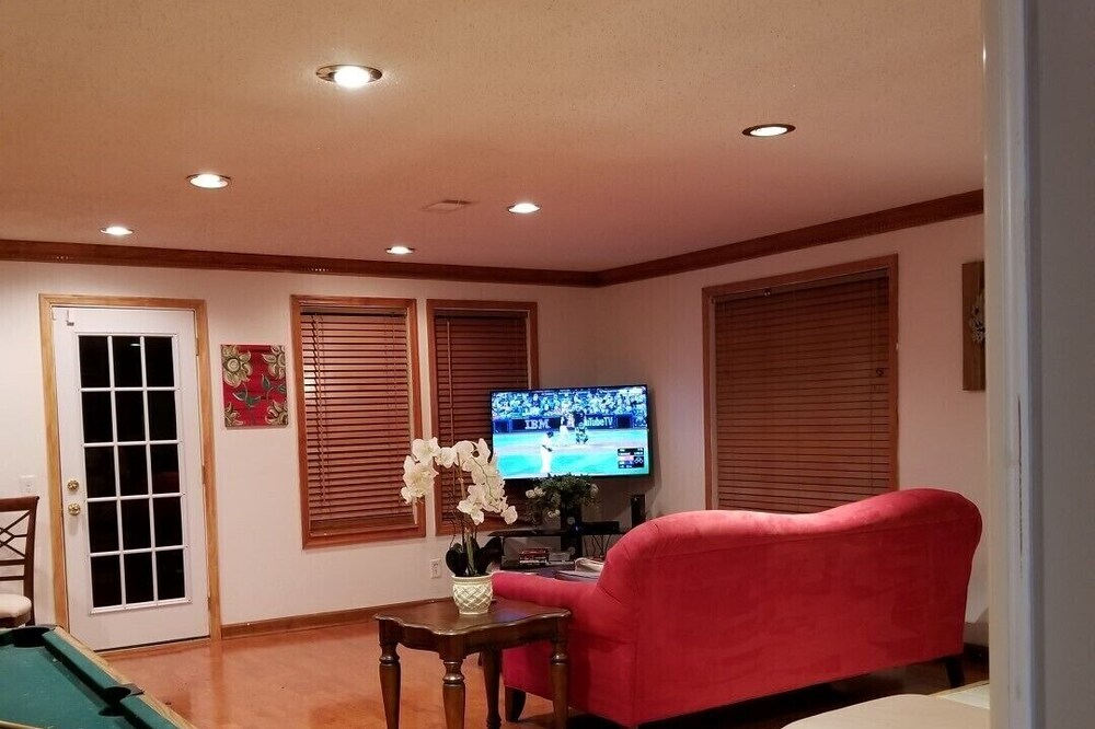 Country Chic - Great for Relaxing and Entertaining