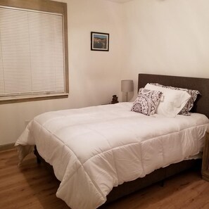 3 bedrooms, desk, iron/ironing board, free WiFi