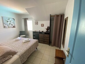 2 bedrooms, iron/ironing board, free WiFi, bed sheets - T3 Duplex pool near golf, shops and marina of St François (Saint François)