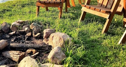 Moose Cabin erämaassa Tuuli Armstrong-järvellä lähellä Ely, MN