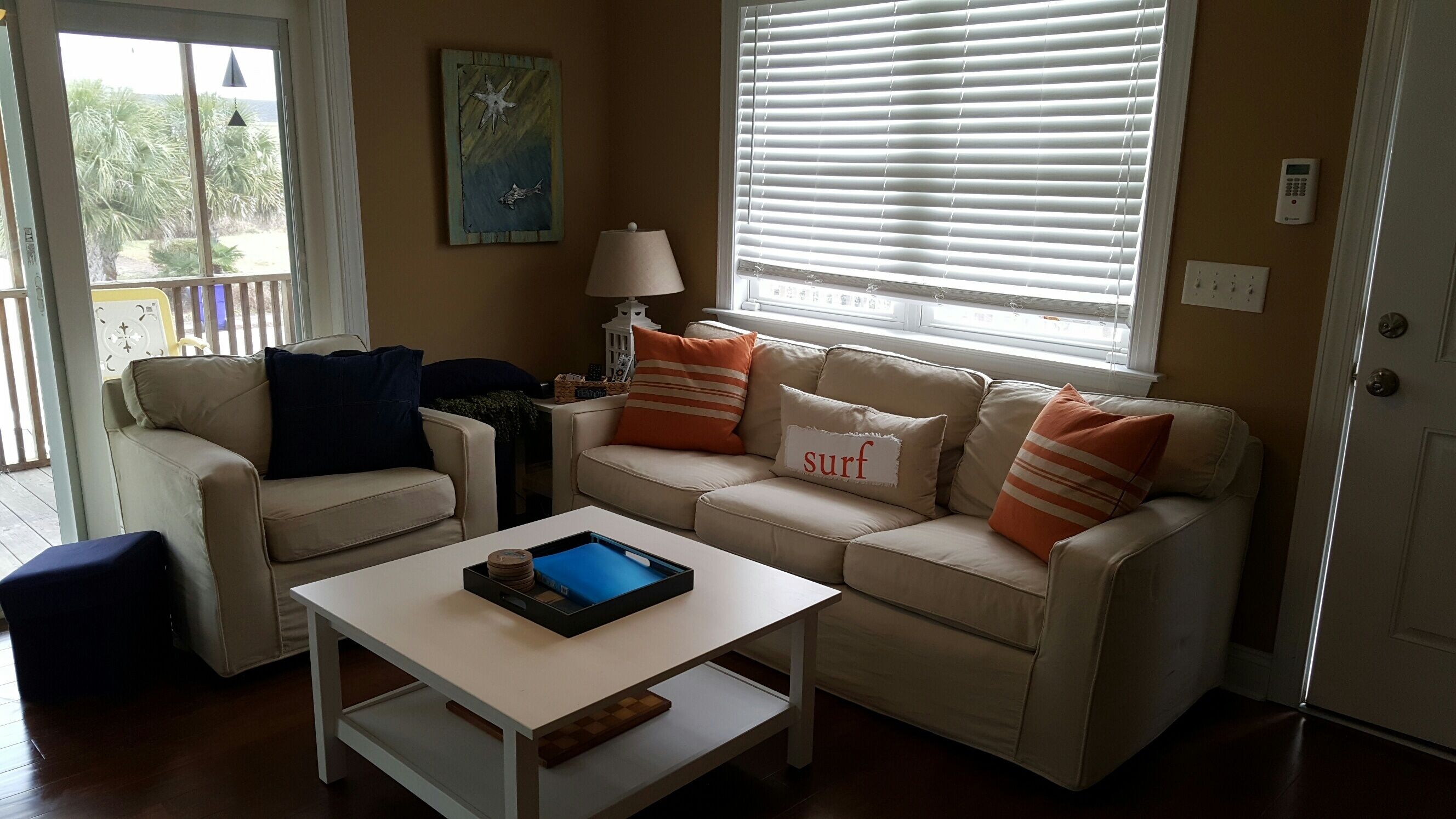 Walking Distance To Beach-Mem Day to Labor day includes an umbrella/2chairs