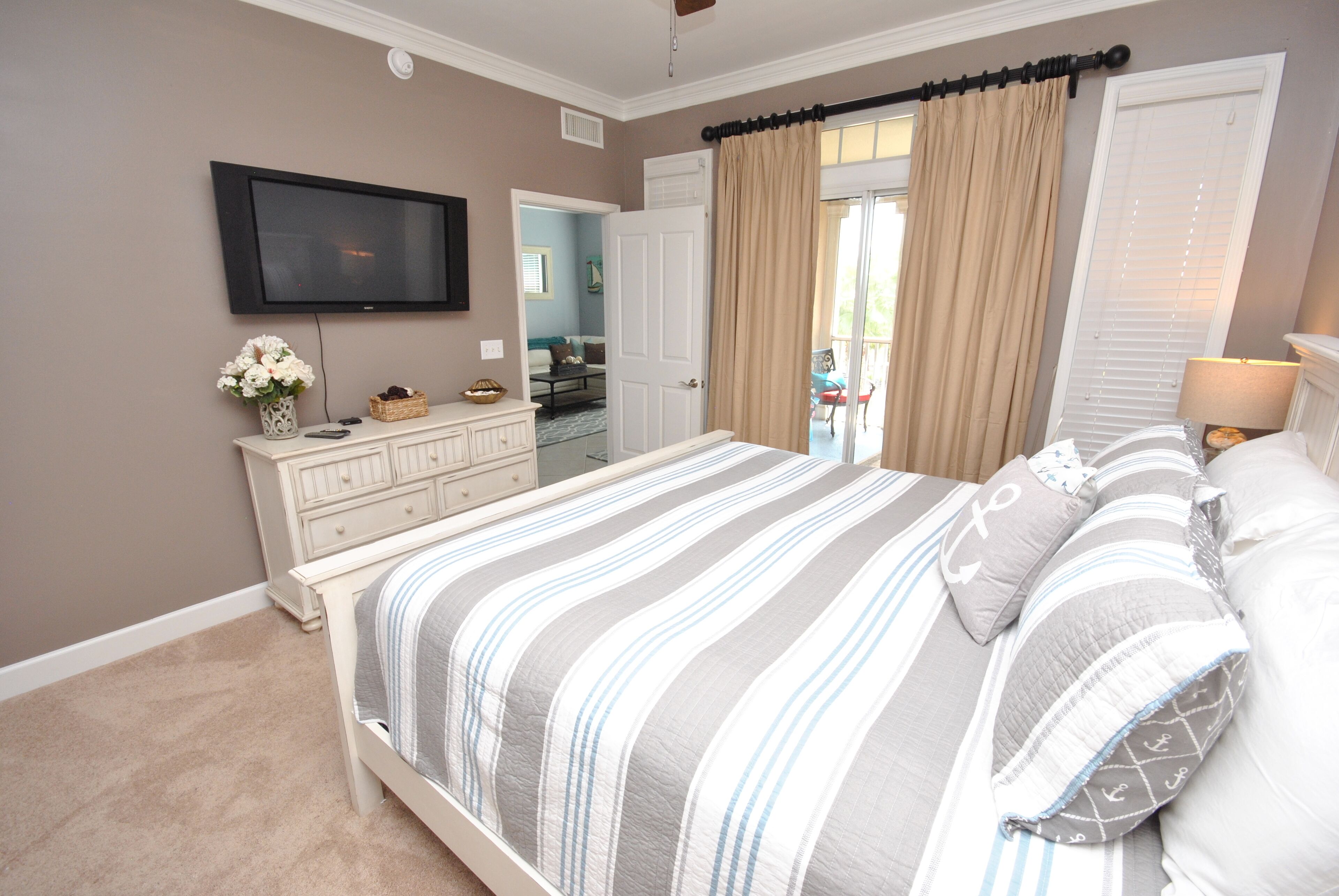 Stay at the Best! 2 BR 2 BA Bay Front Condo