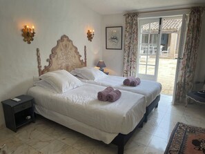 6 Schlafzimmer, Zimmersafe, Bügeleisen/Bügelbrett, kostenloses WLAN