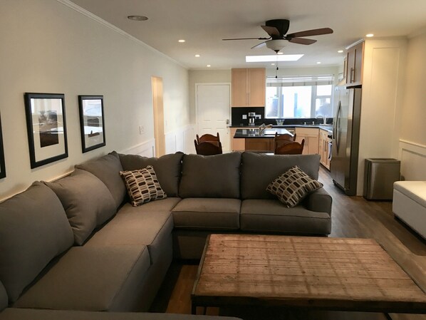 TV, fireplace, stereo