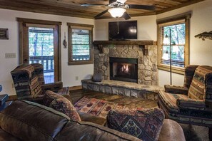 Smart TV, fireplace
