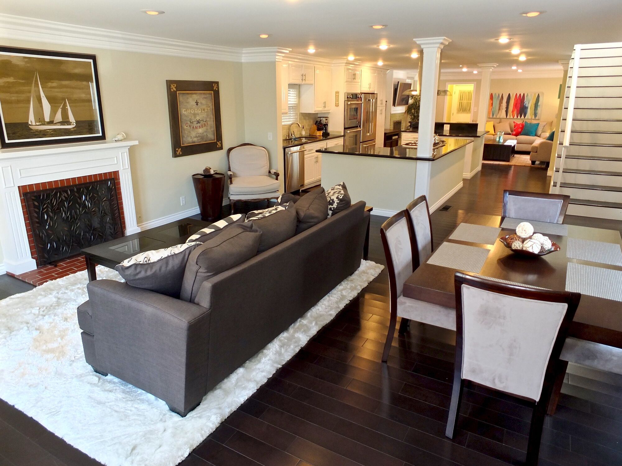 Beautiful Home, Prime Location/Large Windows/Beach Community Near Belmont Shore