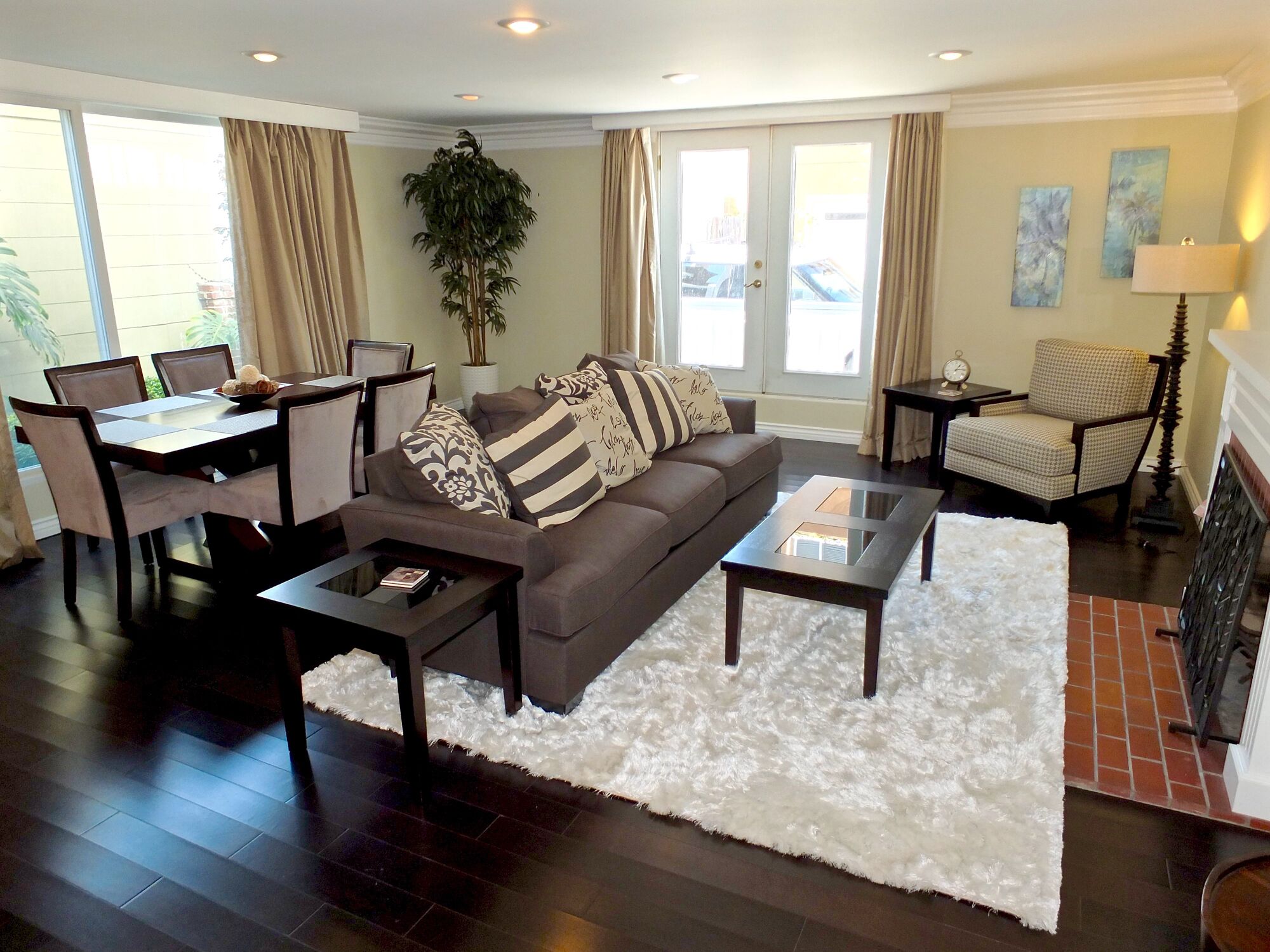 Beautiful Home, Prime Location/Large Windows/Beach Community Near Belmont Shore