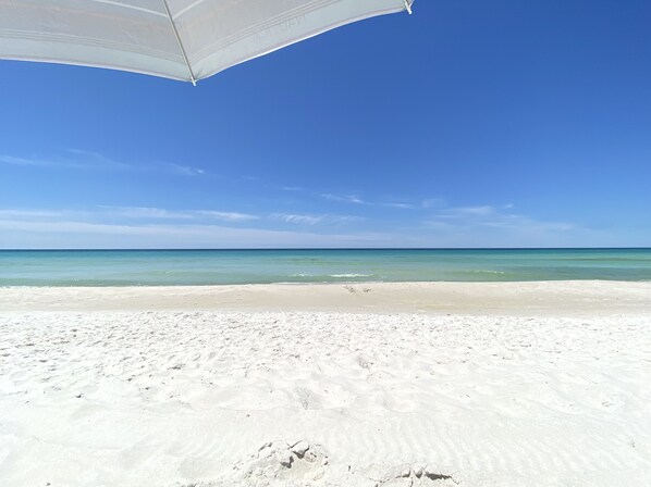 On the beach - Newly remodeled! Building sits right on the sand! Message for discounted rates! (Panama City Beach)