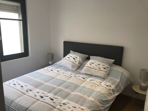 5 chambres, fer et planche à repasser, lit parapluie, Wi-Fi gratuit