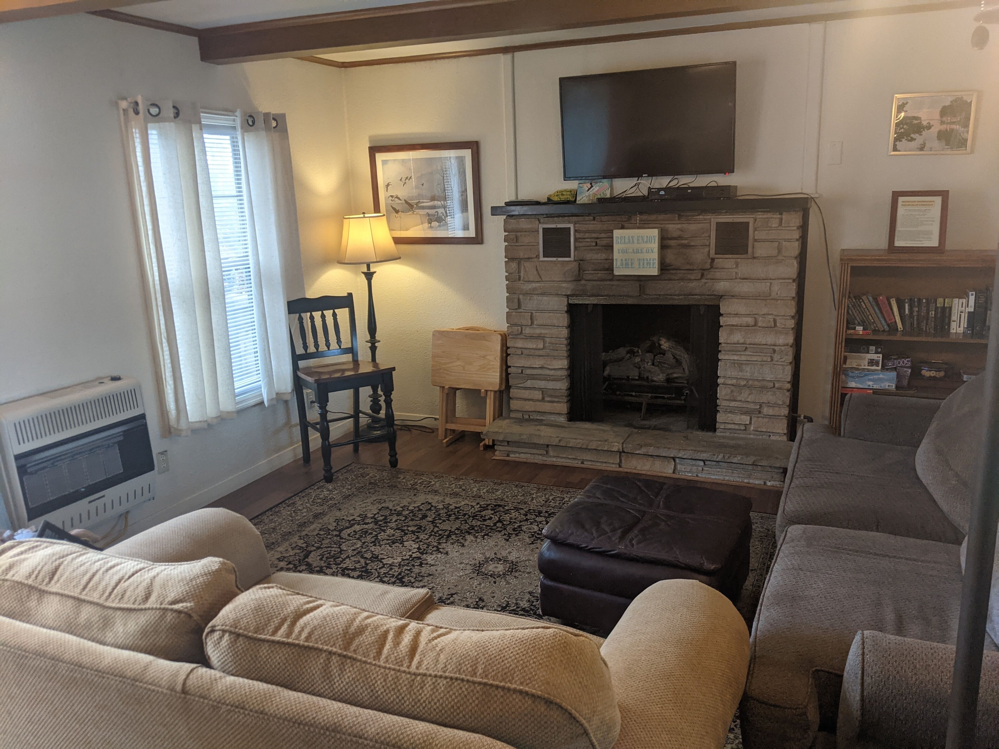 CELEBRATING OUR 14TH YEAR  RIGHT ON THE LAKE -  LAKETIME COTTAGE - NO FEES!


