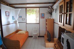 1 chambre, fer et planche à repasser, Wi-Fi, draps fournis