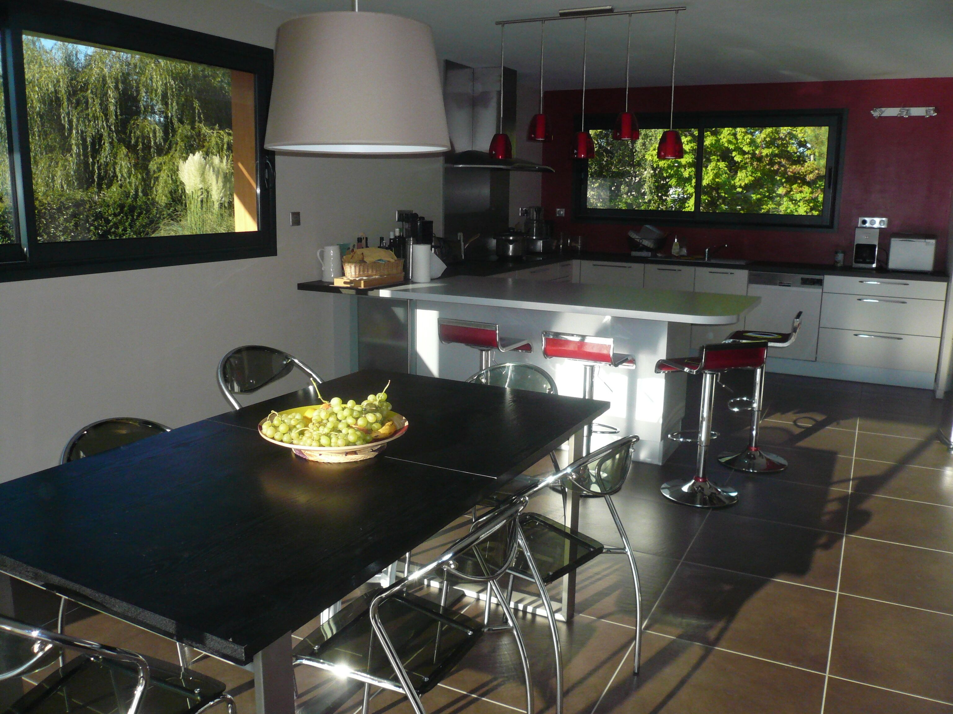 MAGNIFICENT VERY COMFORTABLE HOUSE IN A TREE PARK