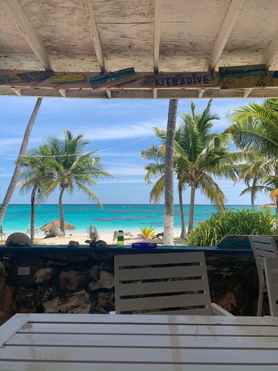 The Gatehouse – Ultra-Private Oceanfront Villa + Pool + Starlink WiFi + Kayaks