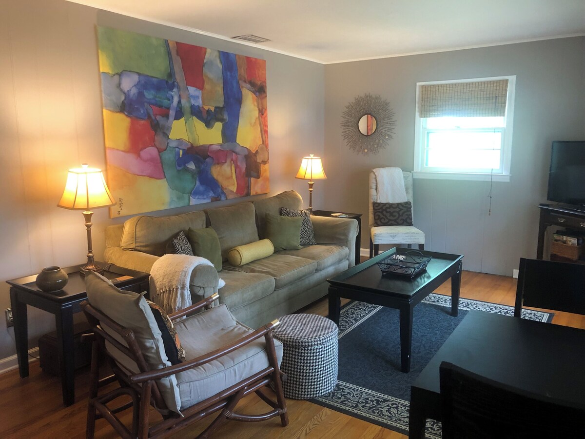 Walk to Downtown & Many Neighborhood Amenities!