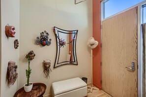 2 bedrooms, desk, iron/ironing board, free WiFi - Downtown Loft (Boulder)