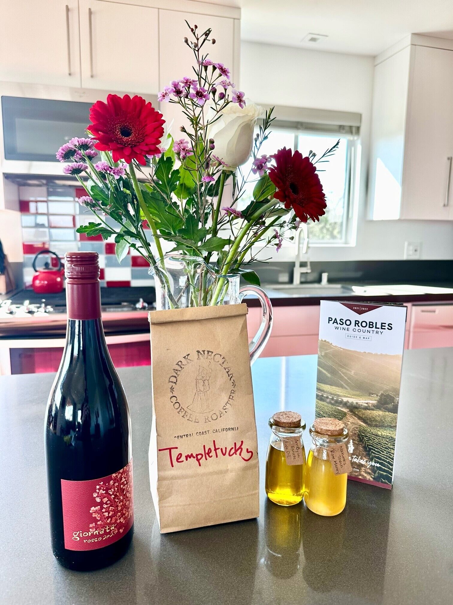 Gorgeous designer cottage with 360-degree views of vines & wildlife.