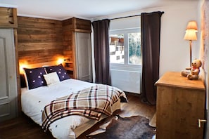 3 bedrooms, desk, iron/ironing board, free WiFi - It feels like a staying in a chalet
Very well situated with magnificient view (Megève)