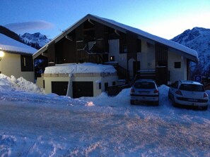 Exterior - studio at the foot of the slopes, view of the mountains, sleeps 5, quiet residence (Les Deux-Alpes)