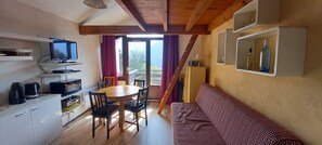 TV, DVD player - studio at the foot of the slopes, view of the mountains, sleeps 5, quiet residence (Les Deux-Alpes)