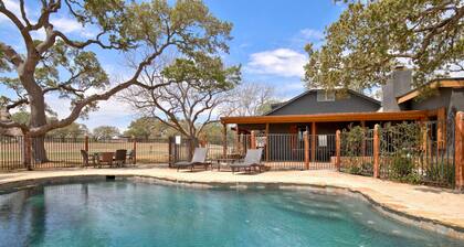 Windmill House -Guest Cottage w/pool