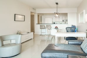 Smart TV, futbolito y tenis de mesa 