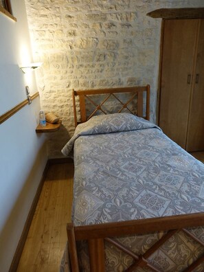 1 quarto, Wi-Fi de cortesia, roupa de cama