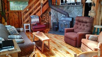 Televisio, DVD-soitin, kirjoja