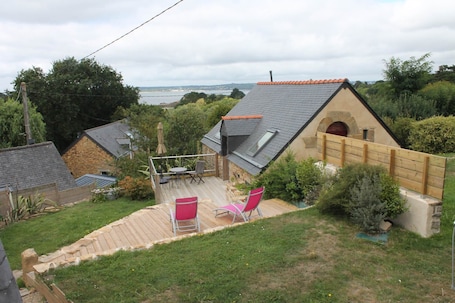 Outdoor dining. Gouelet-Ker "Ouessant"