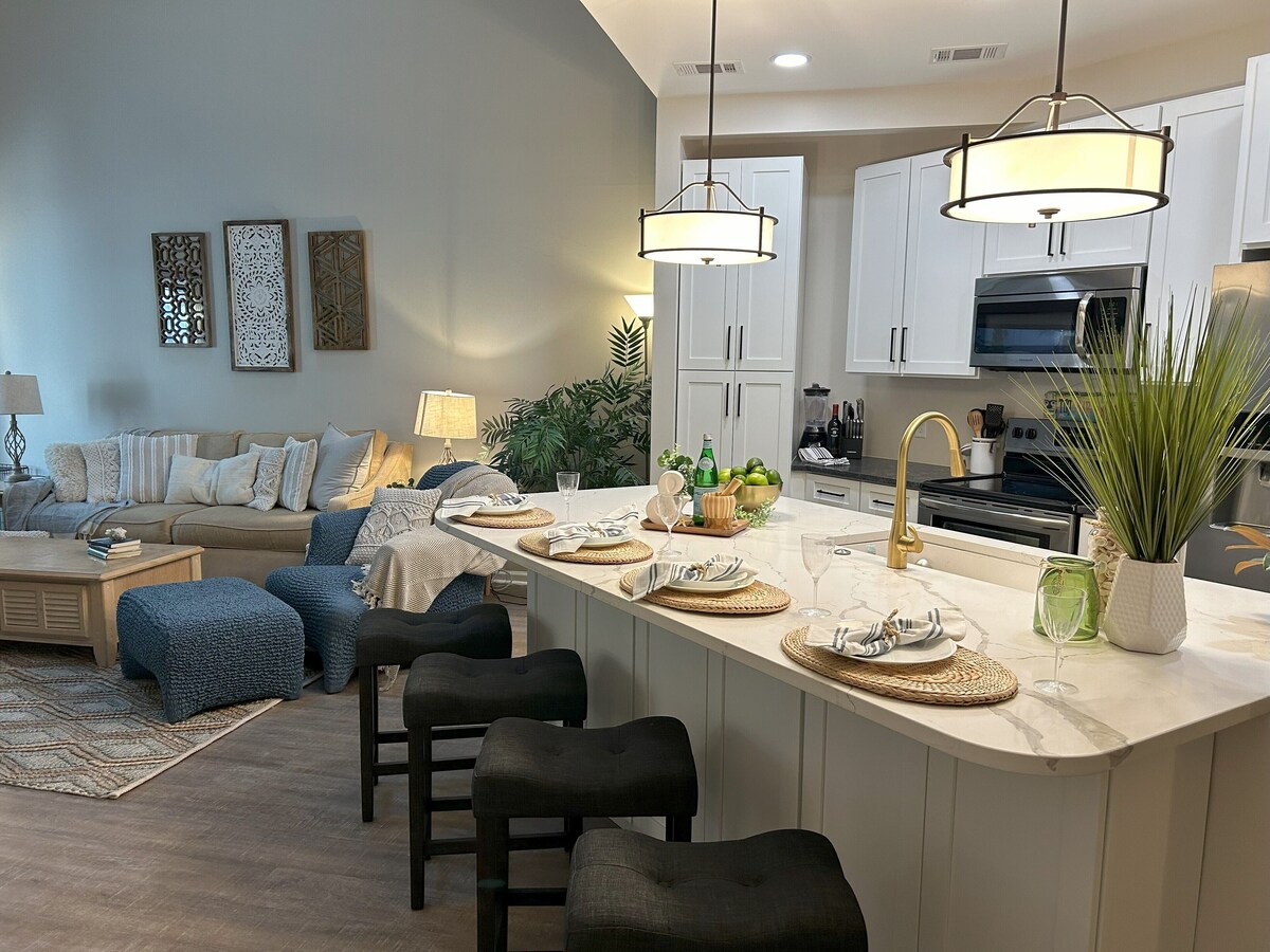 Spacious Island Condo: Dogs welcome, Minutes to South Forest Beach