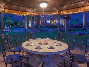 Outdoor dining