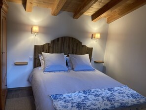 1 bedroom, iron/ironing board, free WiFi, bed sheets - "In the Land of Abers", in a valley of mills, 800m from the Aber (beaches 9 ') (Plouguin)