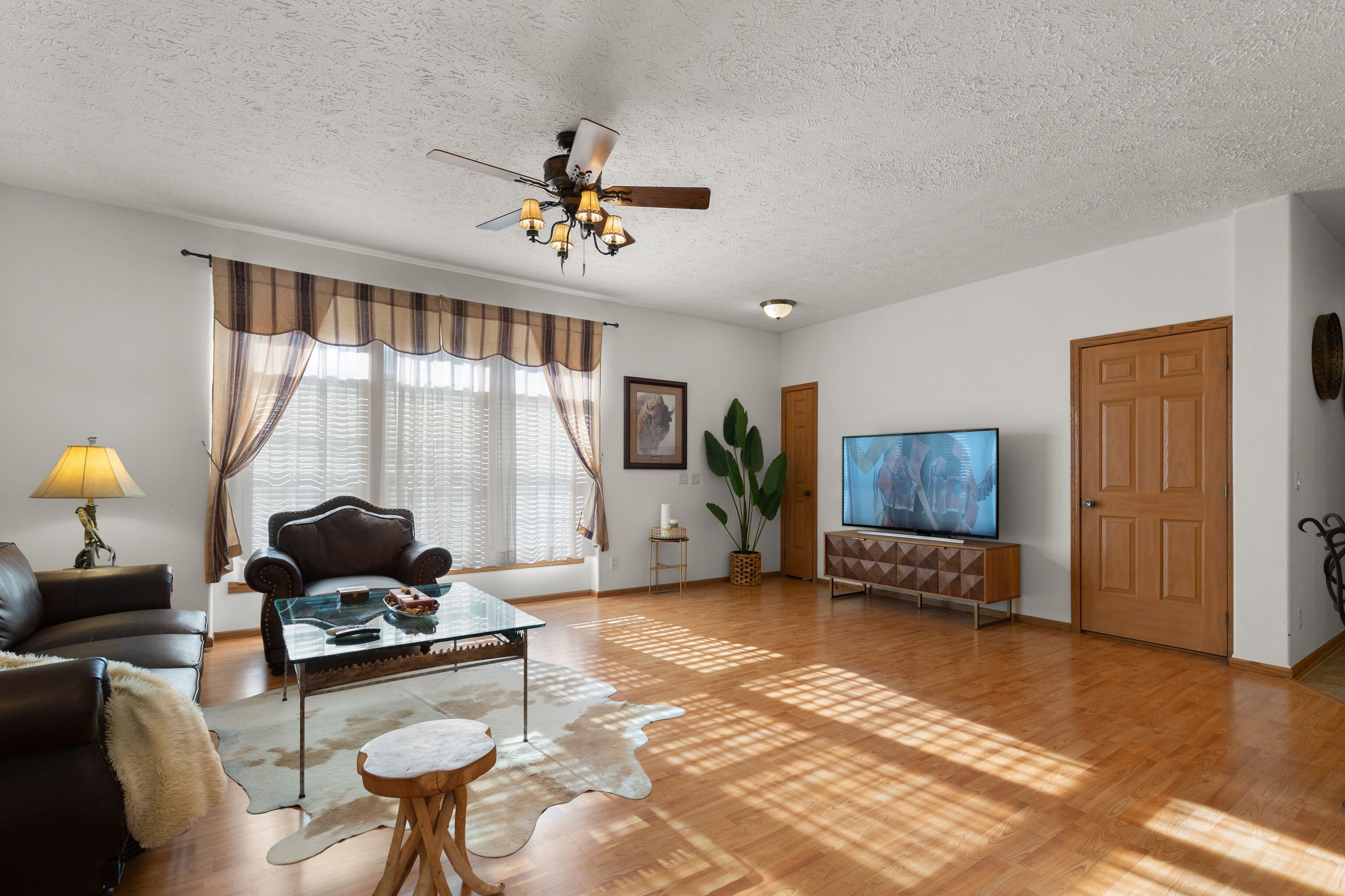 Una Smart TV, libros