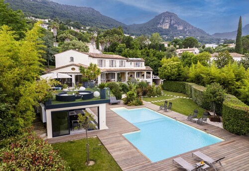 Villa d'exception avec piscine 15 m, spa, aperçu mer et calme absolu