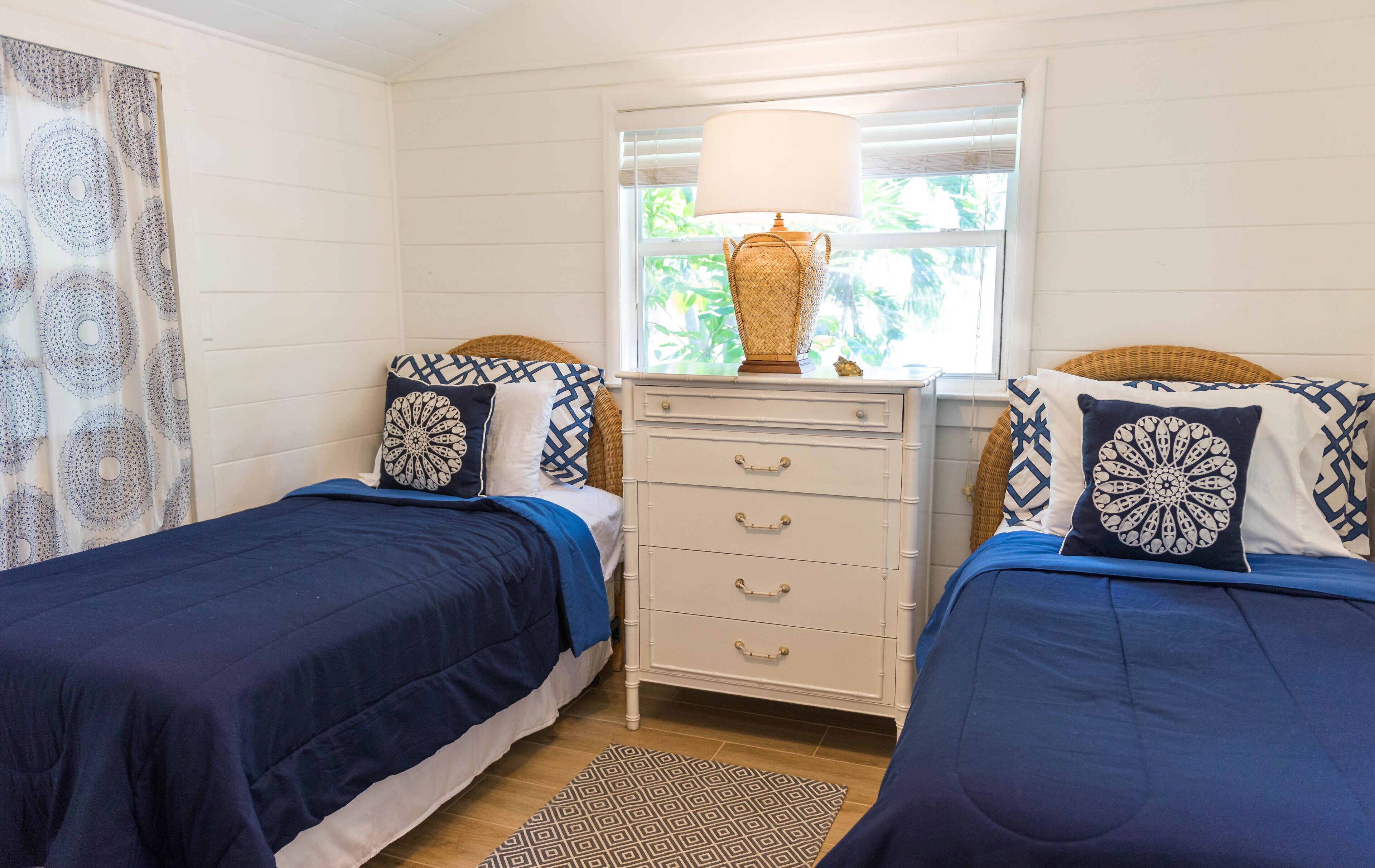 Charming Delray cottage close to beach and restaurants