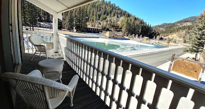 Corta distancia a pie de pista de esquí, En la ciudad, Cerca del río, Habitación 4 camas