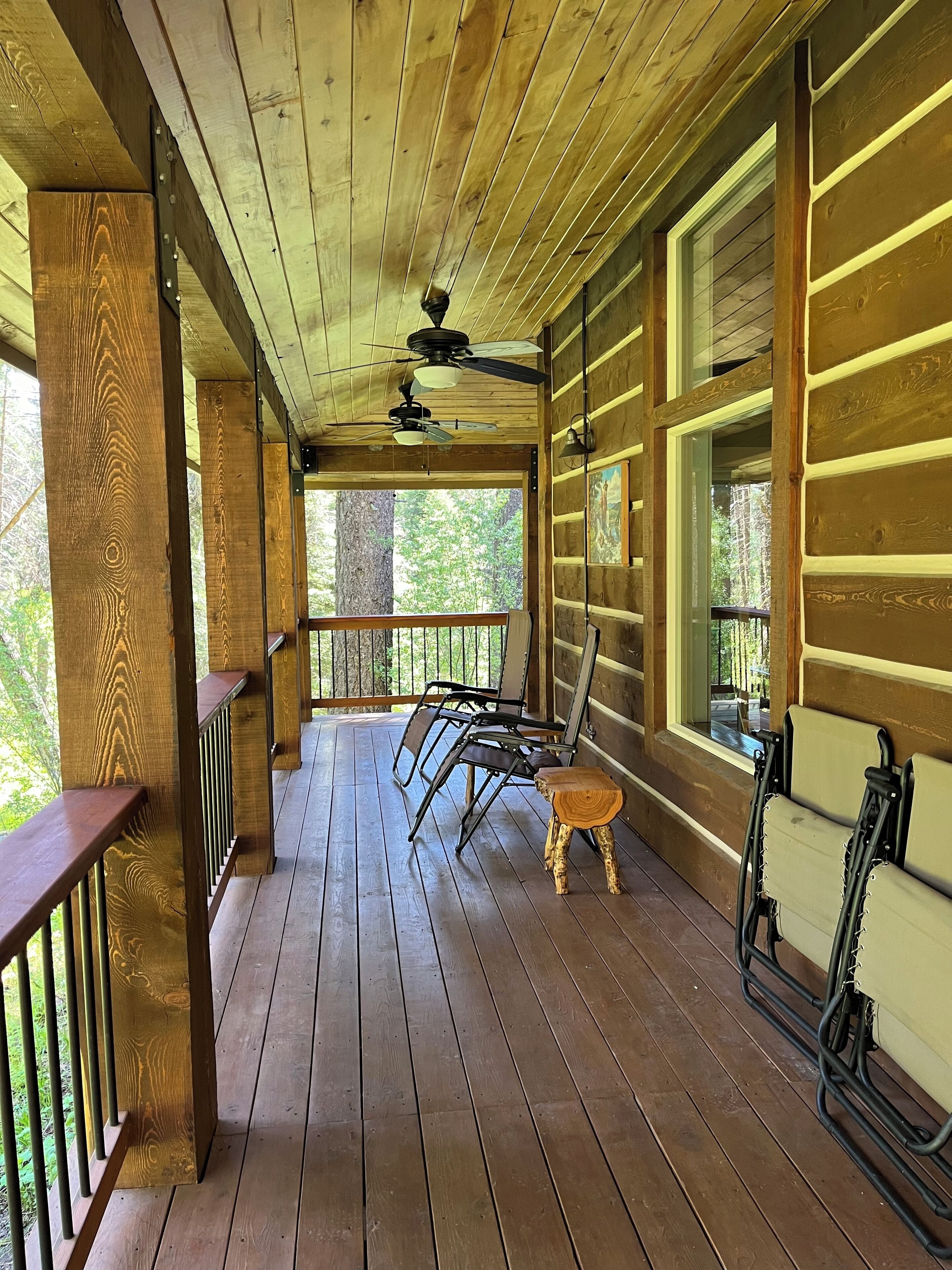 Beautiful Log House. Close to McCall. Tranquil & Spacious.
