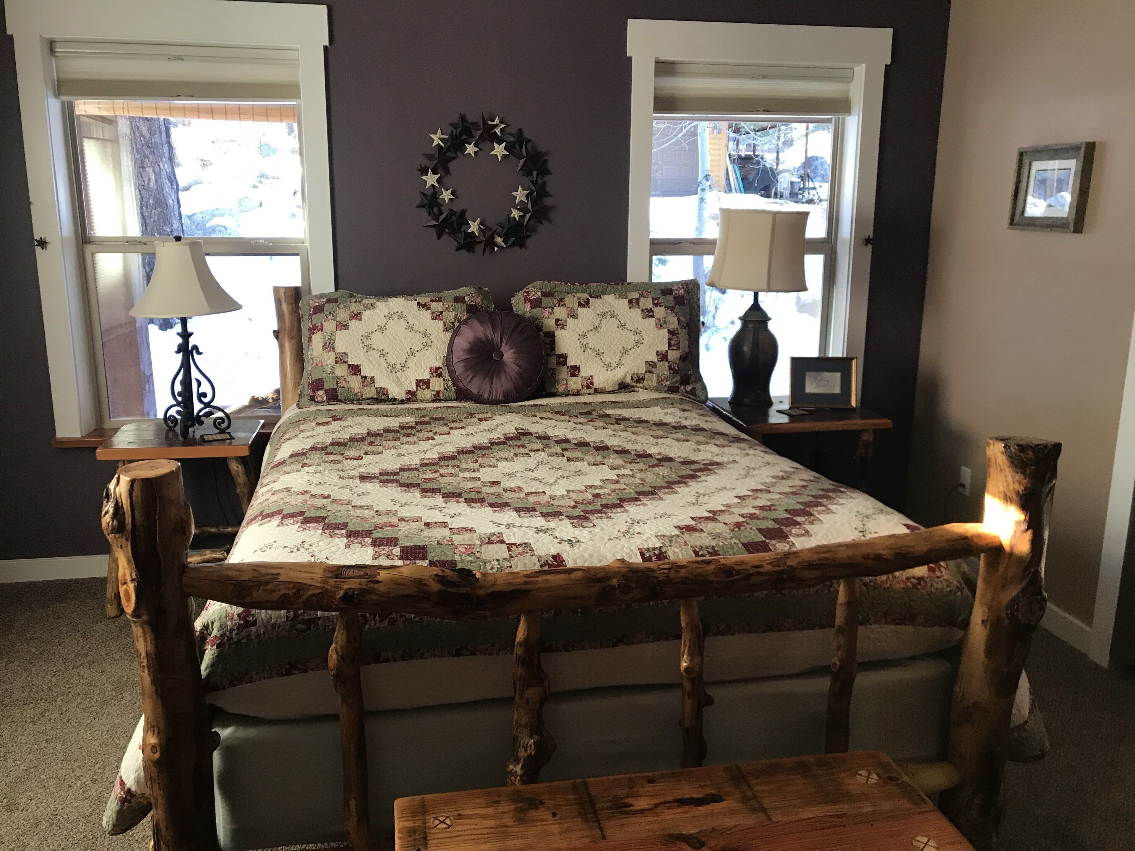 Beautiful Log House. Close to McCall. Tranquil & Spacious.