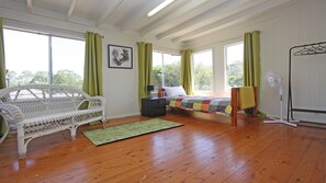 4 bedrooms, iron/ironing board
