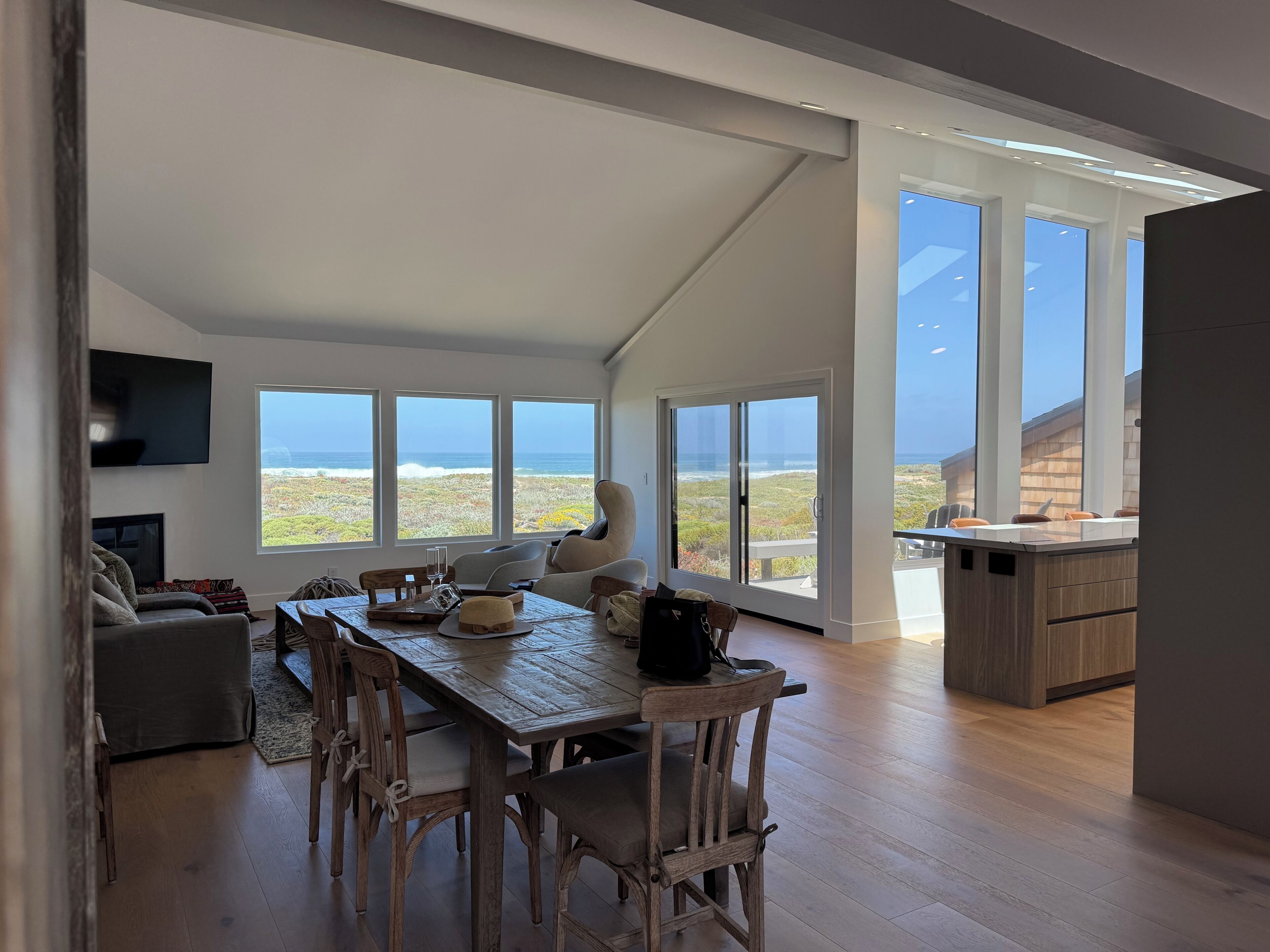 Monterey Bays Luxury Oceanfront Beach House- Pool & Tennis - Marina, CA