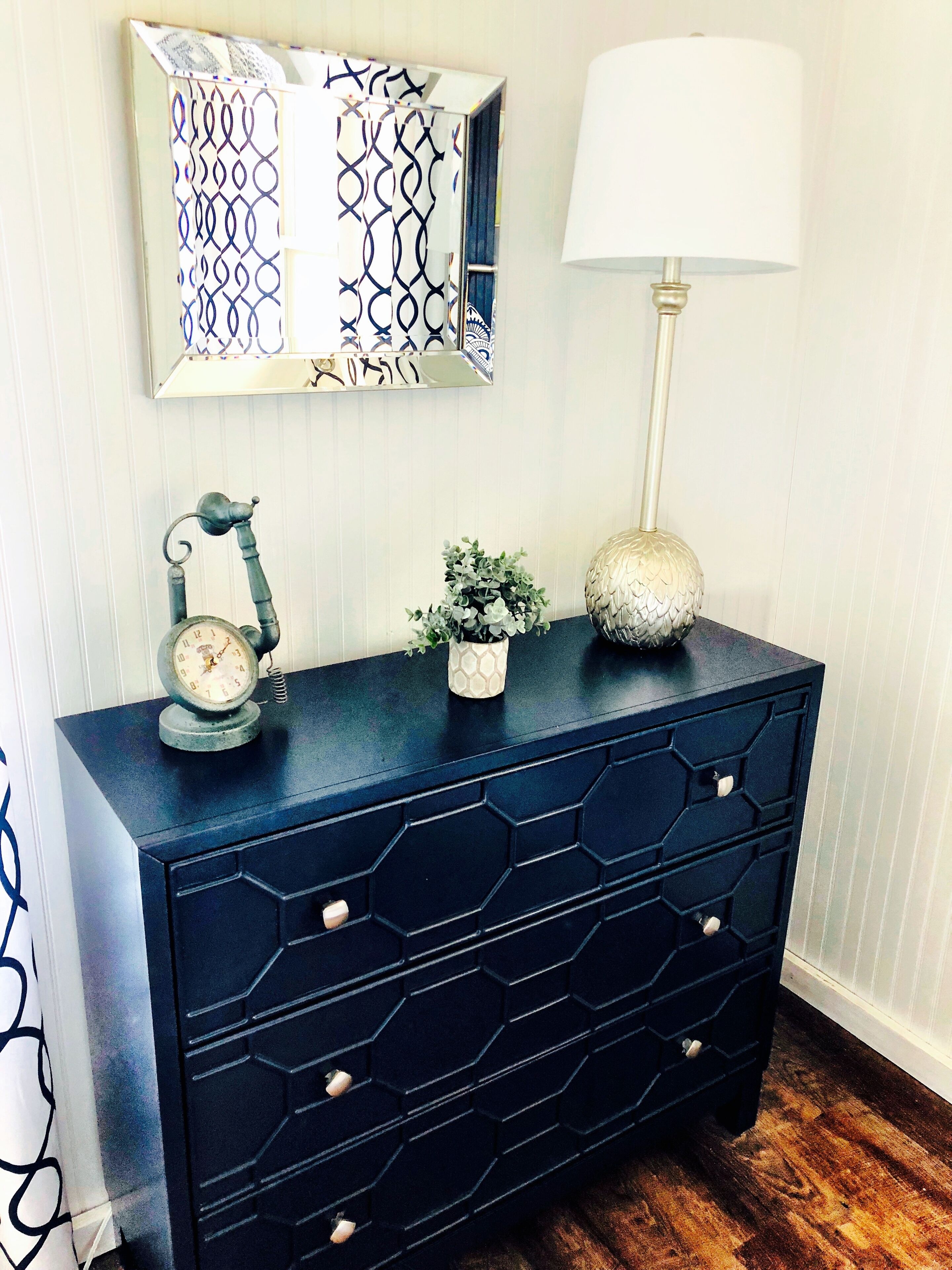 Located only 8.4 miles from the beautiful beaches of Emerald Isle. Cozy&quiet.