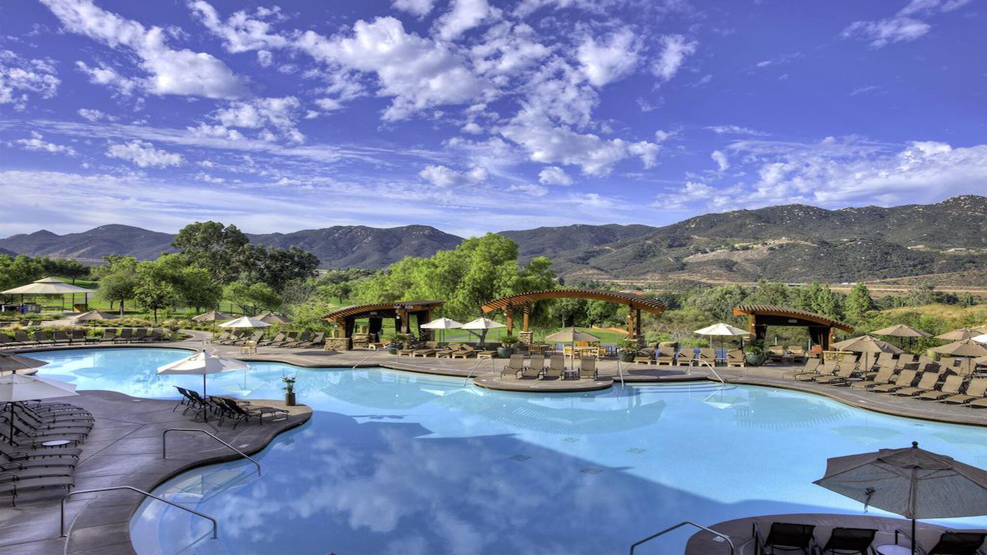 One bedroom at Villas on the Green, Lawrence Welk Resort
