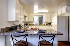 Fridge, microwave, oven, stovetop - Wine Country Ranch Escape - Unplug, live by horses on a real ranch, close to wineries! (Buellton)