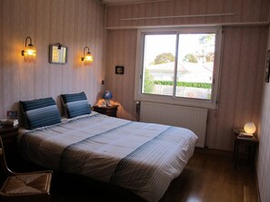 3 bedrooms, iron/ironing board, travel cot, free WiFi