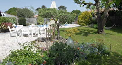 Sur le Bassin d'Arcachon maison avec piscine . 20 minutes de la dune du Pilat .