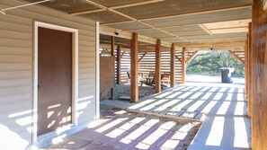 Terrace/patio - Captain Ken's - Only 200 Yards From the Beach - Kitty Hawk OBX (Kitty Hawk)